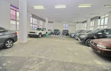 Imagem: O depósito possui 2 Vagas na garagem, 380m² de Área e está