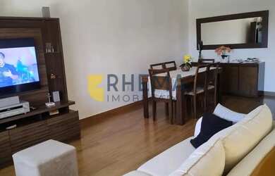 Imagem: A casa possui 3 Dormitórios, 2 Banheiros, 2 Vagas na garagem