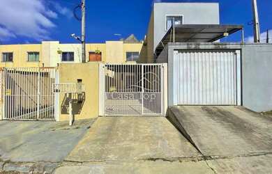 Imagem: A casa possui 2 Dormitórios, 1 Banheiro, 2 Vagas na garagem