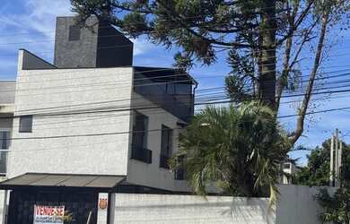 Imagem 4: Sobrado de esquina com amplo quintal bairro alto Curitiba