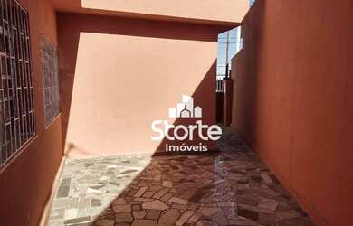 Imagem: A casa possui 5 Dormitórios, 4 Banheiros, 370m² de Área e