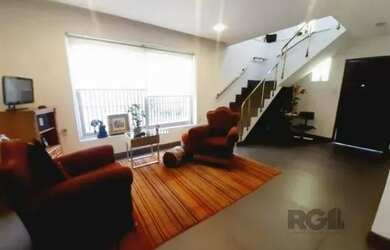 Imagem 2: Casa em Menino Deus. Churrasqueira, Área de serviço, 242m² de Áreae4...