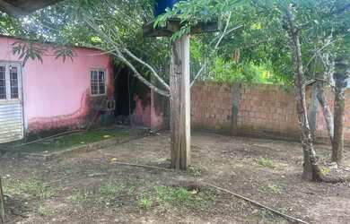 Imagem: A casa possui 3 Dormitórios, 2 Banheiros, 5 Vagas na garagem