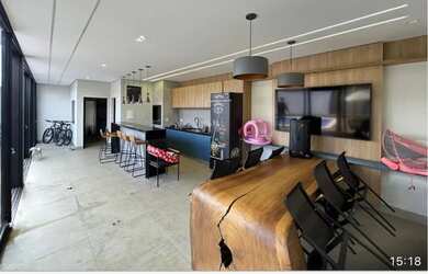 Imagem: A casa possui 3 Dormitórios, 3 Banheiros, 4 Vagas na garagem