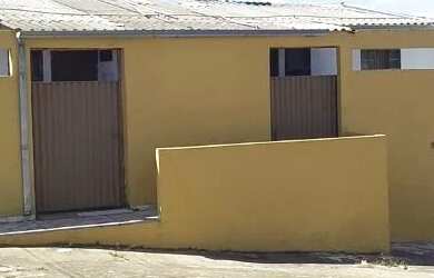 Imagem: A casa possui 1 Dormitório, 1 Banheiro e 1 Vaga na garagem