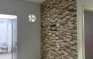 Imagem: A casa possui 2 Dormitórios, 1 Banheiro, 1 Vaga na garagem