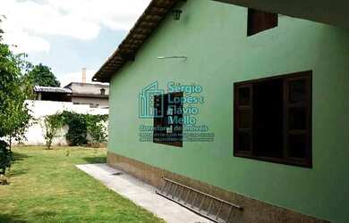 Imagem: A casa possui 3 Dormitórios, 1 Banheiro, 2 Vagas na garagem