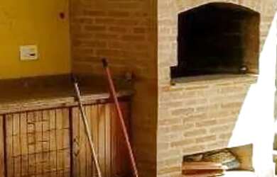 Imagem: A casa à venda possui 4 Dormitórios, 4 Banheiros, 5 Vagas