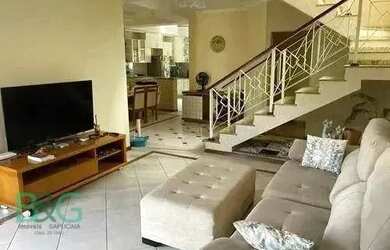 Imagem: A casa possui 4 Dormitórios, 3 Banheiros, 3 Vagas na garagem