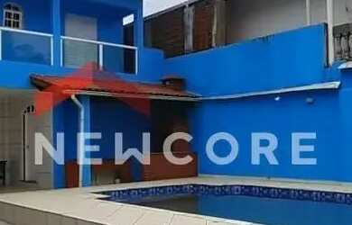 Imagem: A casa possui 3 Dormitórios, 3 Banheiros, 4 Vagas na garagem