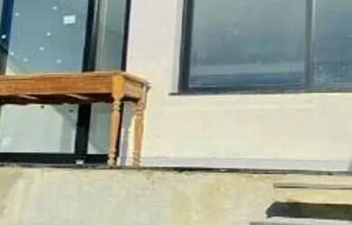 Imagem: A casa possui 3 Dormitórios, 2 Banheiros, 2 Vagas na garagem