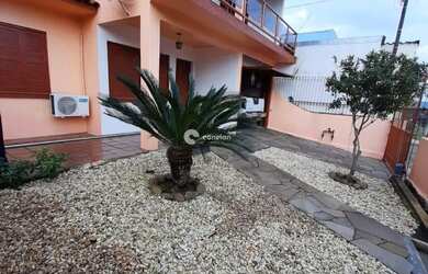 Imagem: A casa possui 4 Dormitórios, 3 Banheiros, 1 Vaga na garagem