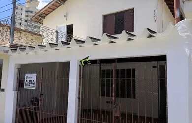 Imagem: A casa possui 3 Dormitórios, 3 Banheiros, 2 Vagas na garagem