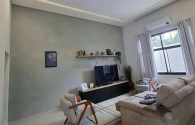 Imagem: A casa possui 3 Dormitórios, 3 Banheiros, 2 Vagas na garagem