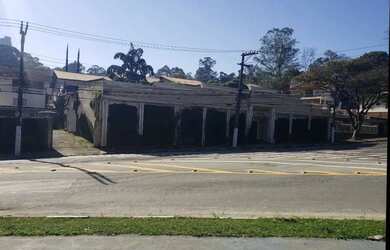 Imagem: O depósito possui 5 Vagas na garagem, 1.300m² de Área e