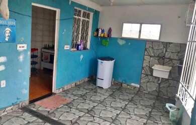 Imagem: A casa possui 2 Dormitórios, 1 Banheiro e está localizado