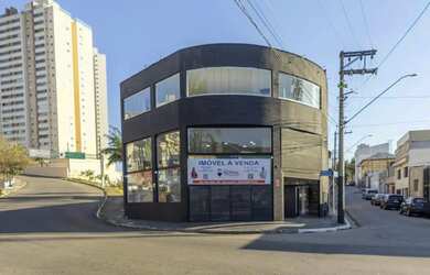 Imagem: O depósito possui 305m² de Área e está localizado em Barcelona