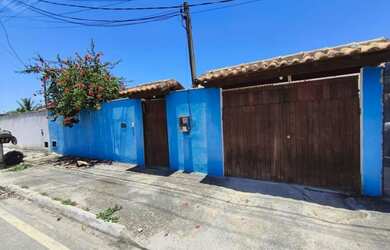 Imagem: A casa possui 3 Dormitórios, 2 Banheiros, 1 Vaga na garagem