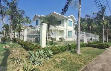 Imagem: A casa em condomínio possui 4 Dormitórios, 4 Banheiros, 4