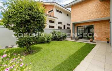 Imagem: A casa em condomínio possui 3 Dormitórios, 3 Banheiros, 5