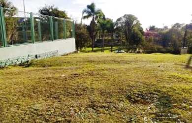 Imagem: O terreno possui 975m² de Área e está localizado em Gramado