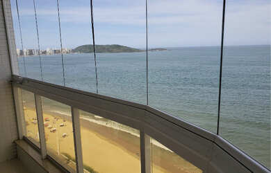 Imagem: O apartamento possui 3 Dormitórios, Acomodam 6 pessoas, 2 Vagas