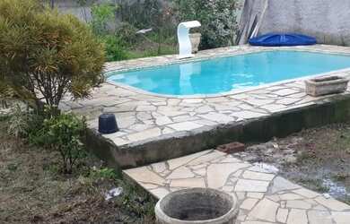 Imagem: A casa possui 4 Dormitórios, 2 Banheiros, 1 Vaga na garagem