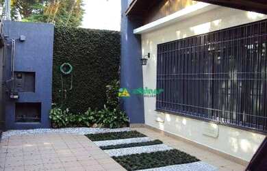 Imagem: A casa possui 3 Dormitórios, 2 Banheiros, 5 Vagas na garagem