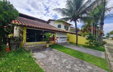 Imagem: A casa possui 3 Dormitórios, 3 Banheiros, 3 Vagas na garagem