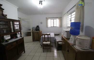 Imagem 8: Sobradão ao lado do metrô