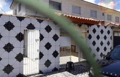 Imagem: A casa possui 1 Dormitório, 1 Banheiro, 3 Vagas na garagem