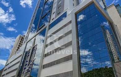 Imagem: O apartamento possui 4 Dormitórios, 4 Banheiros, 2 Vagas na