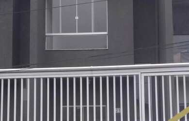 Imagem: A casa possui 2 Dormitórios, 3 Banheiros, 1 Vaga na garagem