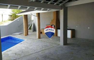 Imagem: A casa possui 4 Dormitórios, 3 Banheiros, 4 Vagas na garagem