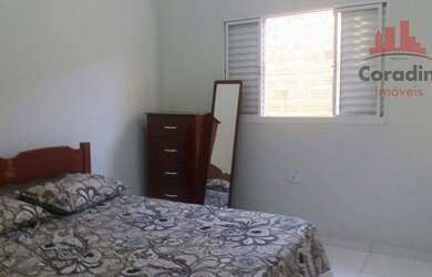 Imagem: A casa possui 2 Dormitórios, 2 Banheiros, 2 Vagas na garagem