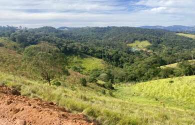 Imagem: O terreno possui 600m² de Área e está localizado em Centro