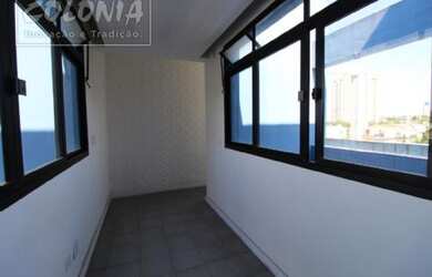 Imagem: O depósito possui 2 Vagas na garagem, 130m² de Área e está