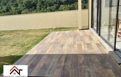 Imagem: A casa em condomínio possui 4 Dormitórios, 5 Banheiros, 2