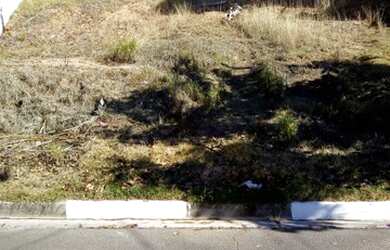 Imagem: O terreno possui 300m² de Área e está localizado em Pinheirinho