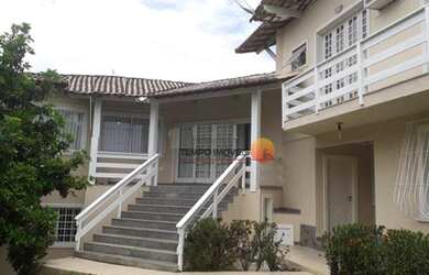 Imagem: A casa possui 5 Dormitórios, 3 Banheiros, 4 Vagas na garagem