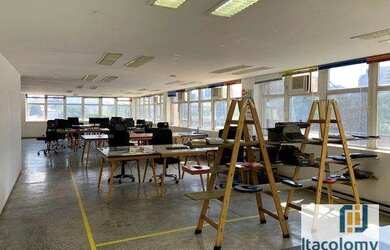 Imagem: O depósito possui 3 Vagas na garagem, 448m² de Área, Imóvel