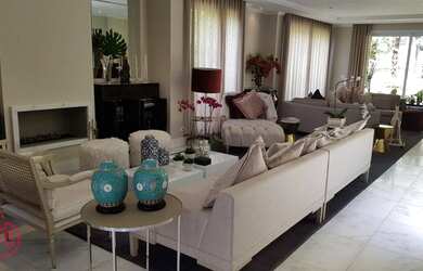 Imagem: A casa em condomínio possui 5 Dormitórios, 5 Banheiros, 5