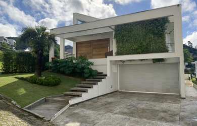 Imagem: A casa em condomínio possui 3 Dormitórios, 4 Banheiros, 2