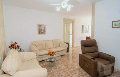 Imagem: O apartamento possui 3 Dormitórios, 2 Banheiros, 83m² de Área