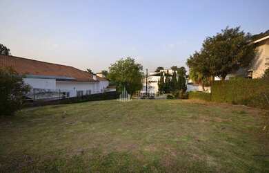 Imagem: O terreno possui 592m² de Área e está localizado em Alphaville