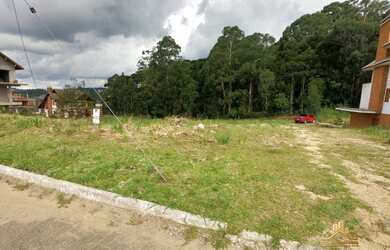 Imagem: O terreno possui 930m² de Área e está localizado em Gramado