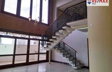 Imagem: A casa possui 4 Dormitórios, 4 Banheiros, 4 Vagas na garagem