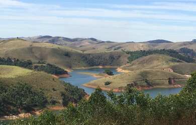 Imagem: O terreno possui 1.000m² de Área e está localizado em Portão