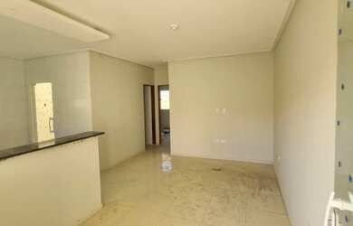 Imagem: A casa possui 3 Dormitórios, 2 Banheiros, 1 Vaga na garagem