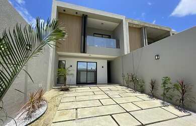 Imagem 2: Luxuoso duplex de esquina, em rua privativa 800 metros da CE040 na Tamatanduba...